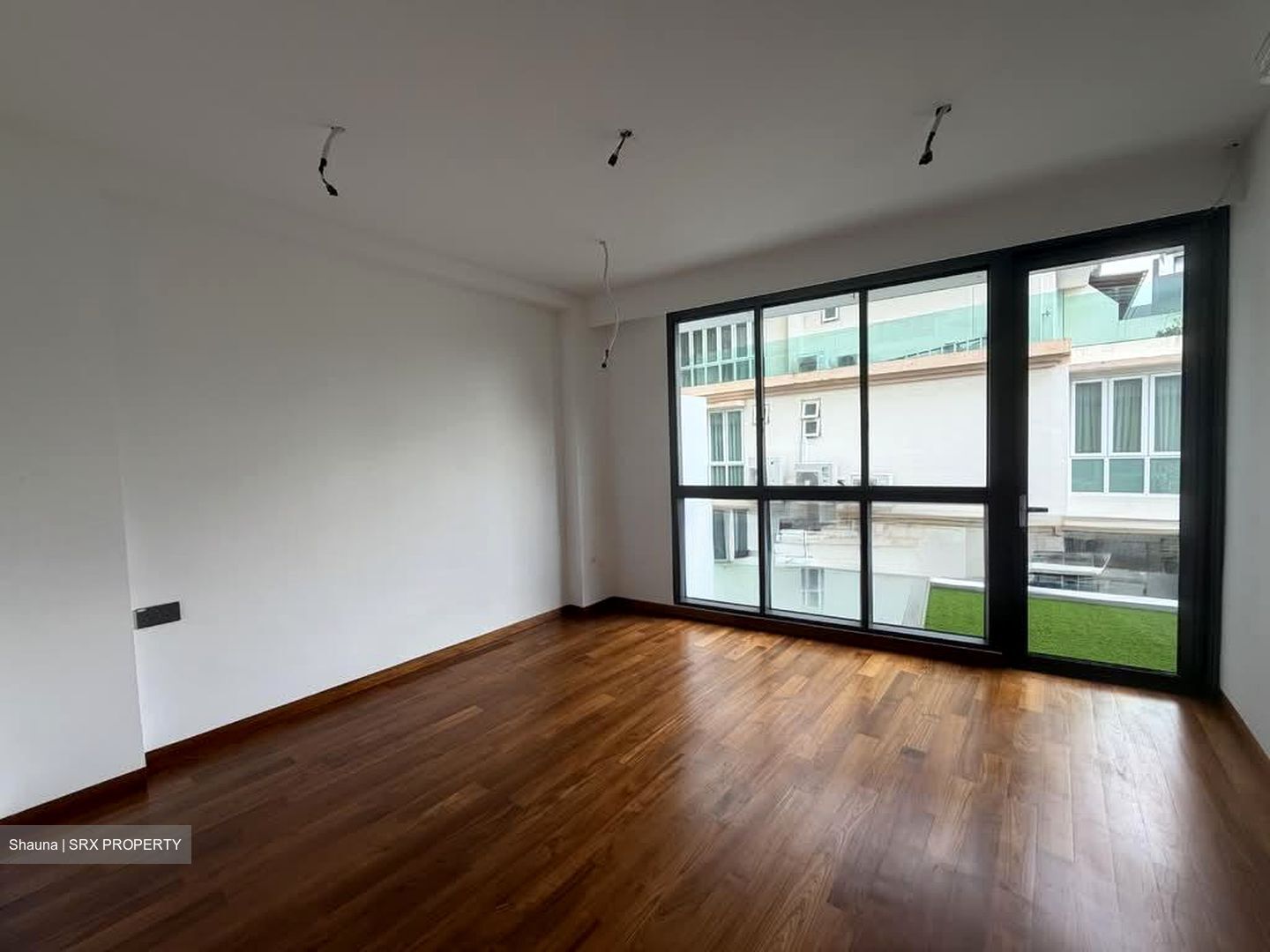 Simon Lane (D19), Terrace #536574131